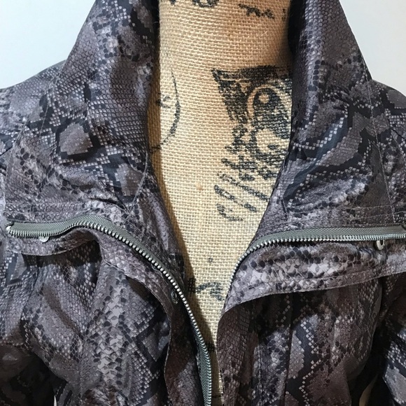 ▪️MICHAEL KORS Rain Coat - Picture 2 of 15